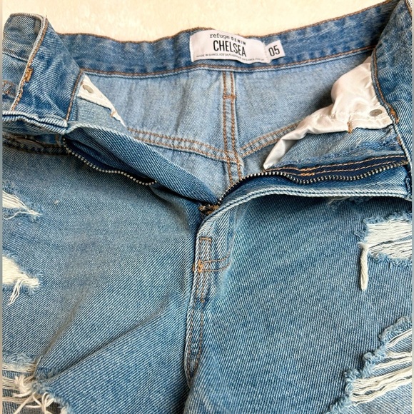 Refuge Denim Chelsea denim distressed jean shorts, M, Summer Casual Beach Cute - Picture 7 of 8